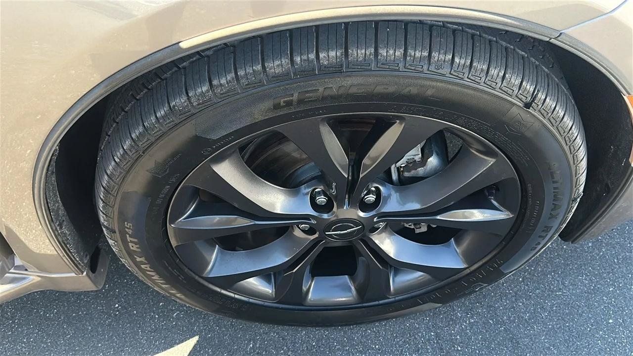 Used 2018 Chrysler Pacifica Touring Plus w/ S Appearance Package FWD image 21