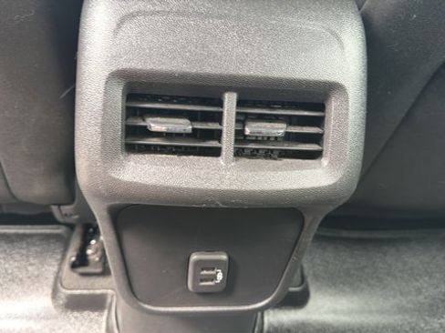 Used 2023 Chevrolet Equinox LT w/ Driver Convenience Package AWD/4WD image 16
