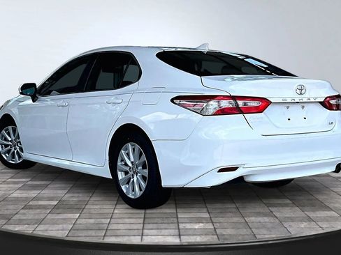 Used 2020 Toyota Camry LE FWD image 4