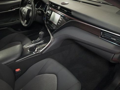 Certified 2018 Toyota Camry LE w/ Convenience Package image 22