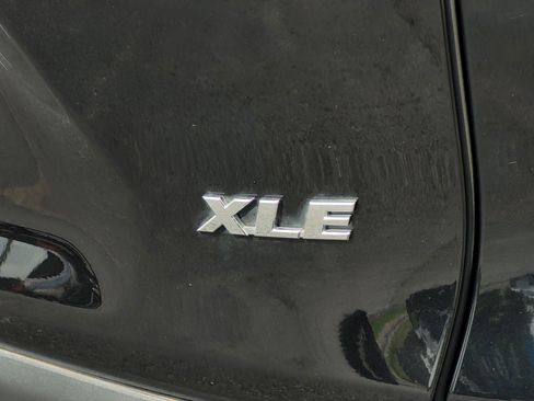 Used 2024 Toyota RAV4 XLE Premium image 9