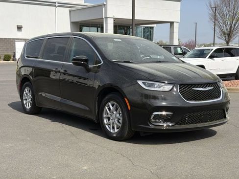 New 2026 Chrysler Pacifica Select FWD image 14