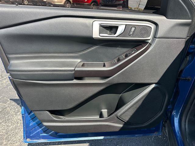 Used 2020 Ford Explorer XLT w/ Equipment Group 202A AWD/4WD image 13