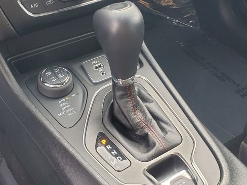 Used 2022 Jeep Cherokee Trailhawk w/ Premium Leather Package image 29