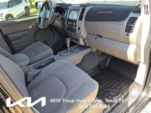 Used 2020 Nissan Frontier SV w/ Midnight Edition Floor Mats AWD/4WD image 12