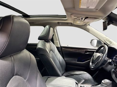 Used 2020 Toyota Highlander Limited image 31