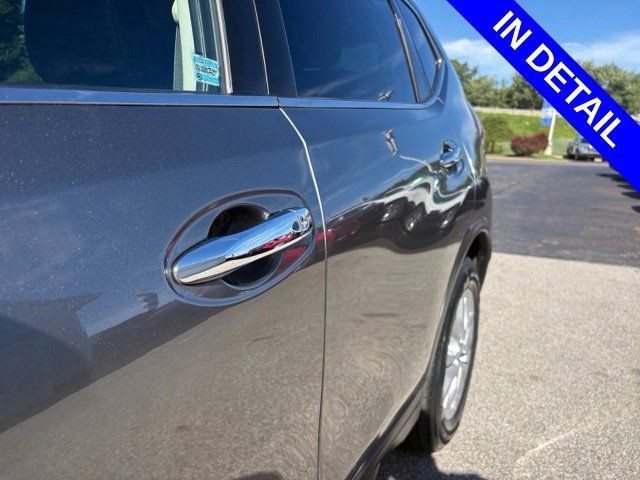 Used 2020 Nissan Rogue SV FWD image 20