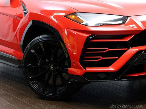 Used 2020 Lamborghini Urus AWD/4WD image 3