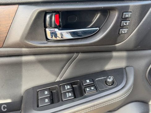 Used 2018 Subaru Outback 2.5i Limited AWD/4WD image 11