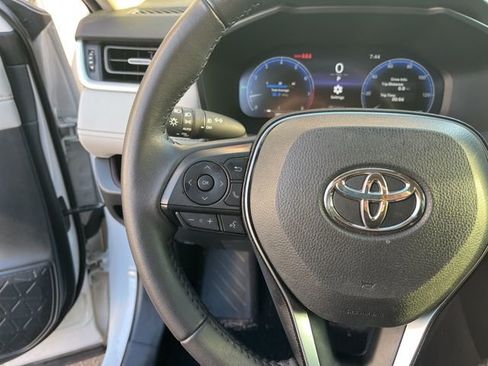 Used 2025 Toyota RAV4 Limited FWD image 21