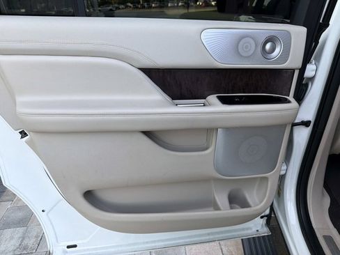 Used 2020 Lincoln Navigator L Reserve w/ Equipment Group 208A Reserve AWD/4WD image 16
