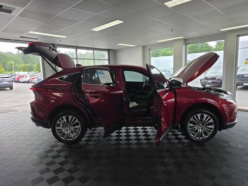 Used 2023 Toyota Venza Limited AWD/4WD image 17