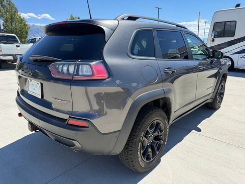 Used 2021 Jeep Cherokee Trailhawk w/ Technology Group AWD/4WD image 3
