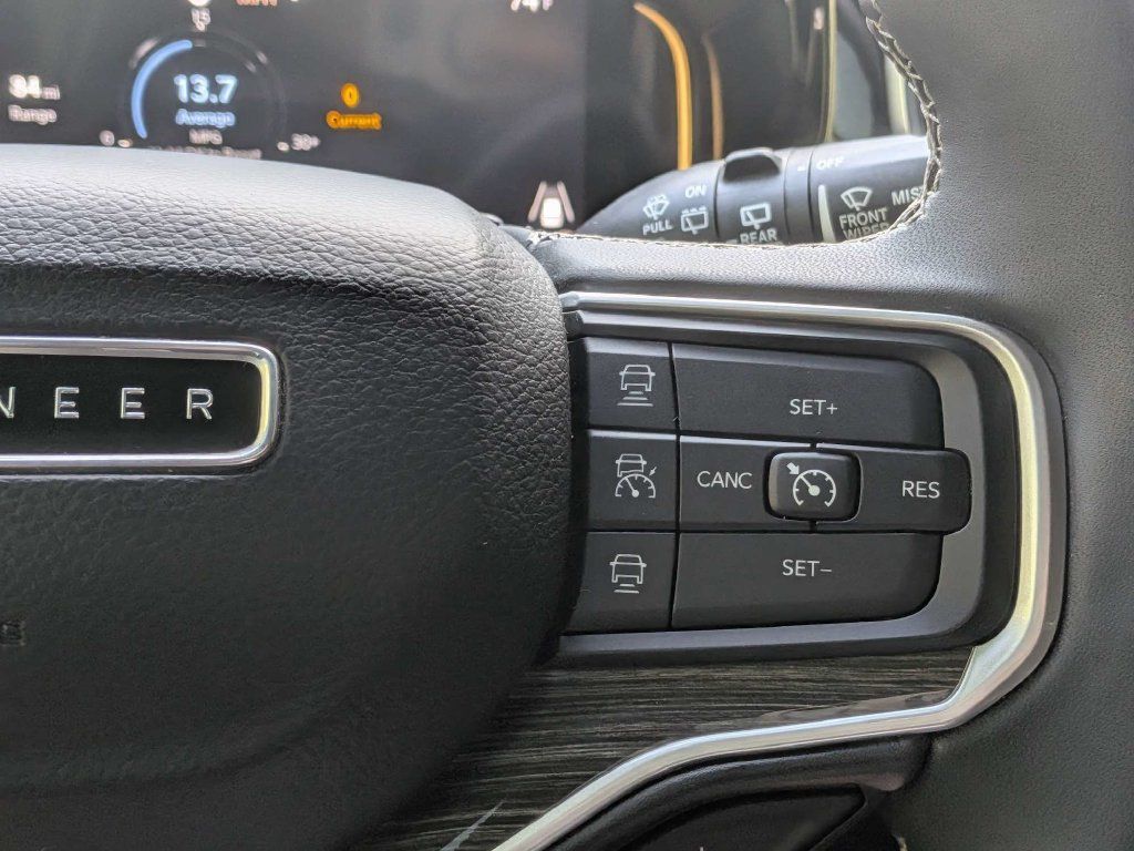 Used 2022 Jeep Wagoneer Series III w/ Premium Group I AWD/4WD image 29