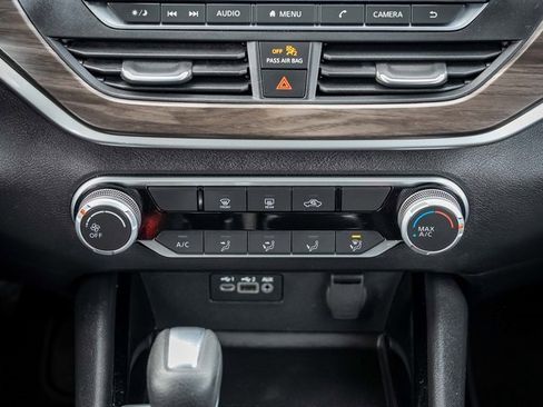 Used 2024 Nissan Altima 2.5 SV image 24