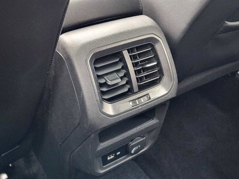 Used 2019 Volkswagen Tiguan SE w/ Panoramic Sunroof Package image 30