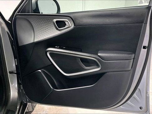 Used 2025 Kia Soul LX w/ LX Technology Package image 22