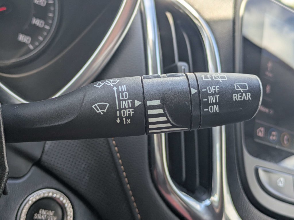 Used 2021 Chevrolet Equinox Premier FWD image 32