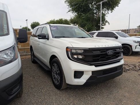 Certified 2025 Ford Expedition Active AWD/4WD image 4