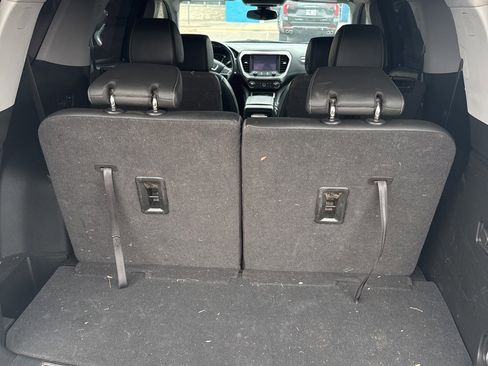 Used 2022 GMC Acadia SLT w/ Preferred Package image 26