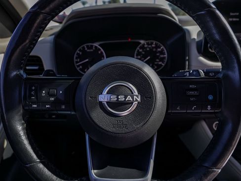 Used 2023 Nissan Rogue SL w/ SL Premium Package image 30