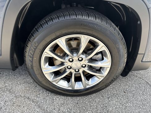 Used 2021 Jeep Cherokee Latitude Plus FWD image 12