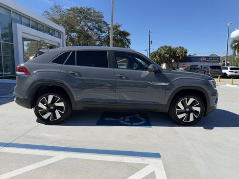 New 2026 Volkswagen Atlas Cross Sport SE FWD image 2