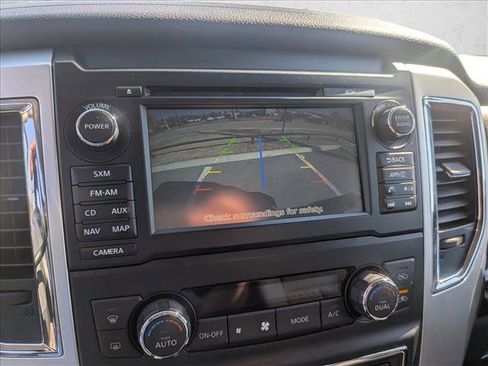 Used 2018 Nissan Titan SV w/ SV Convenience Package image 13