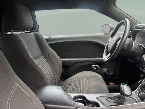 Used 2016 Dodge Challenger SXT RWD image 13
