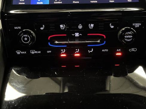 Used 2025 Jeep Grand Cherokee L Limited w/ Luxury Tech Group II image 20