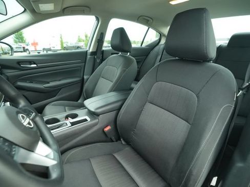Used 2025 Nissan Altima 2.5 SV FWD image 38