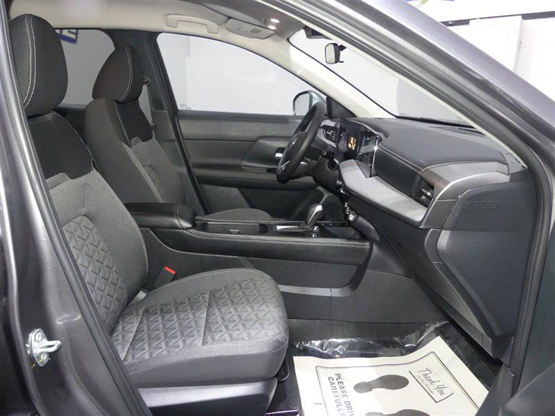 Used 2025 Nissan Kicks SV AWD/4WD image 22