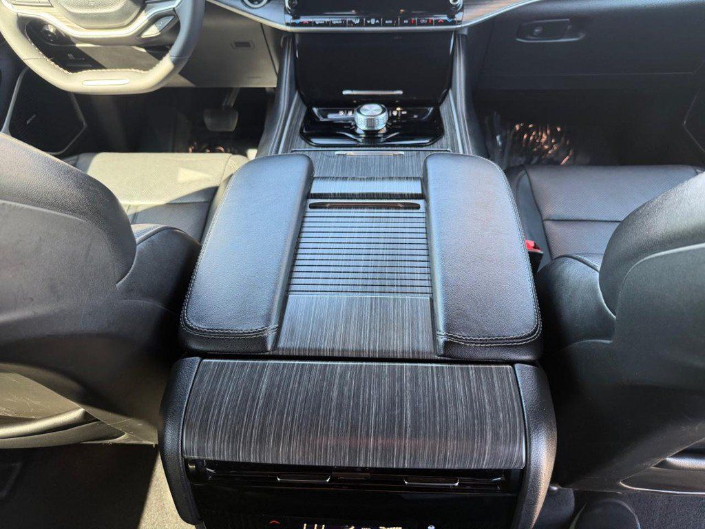 Used 2024 Jeep Wagoneer Series II w/ Flexible Seating Group RWD image 40