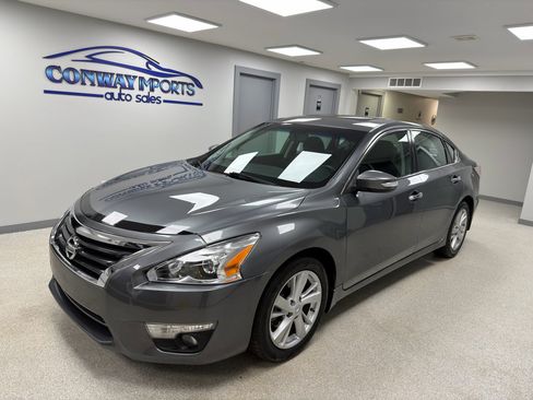 Used 2015 Nissan Altima 2.5 SV w/ Convenience Package image 2