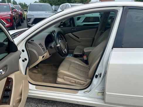 Used 2010 Nissan Altima 3.5 SR w/ Premium Pkg FWD image 6