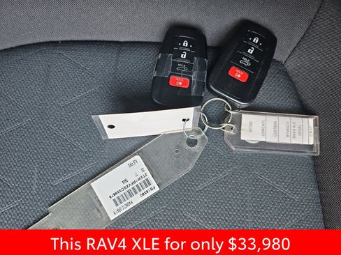 Used 2025 Toyota RAV4 XLE FWD image 21