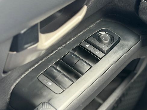 Used 2025 Toyota Tacoma Limited image 24