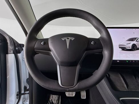 Used 2022 Tesla Model Y Performance image 10