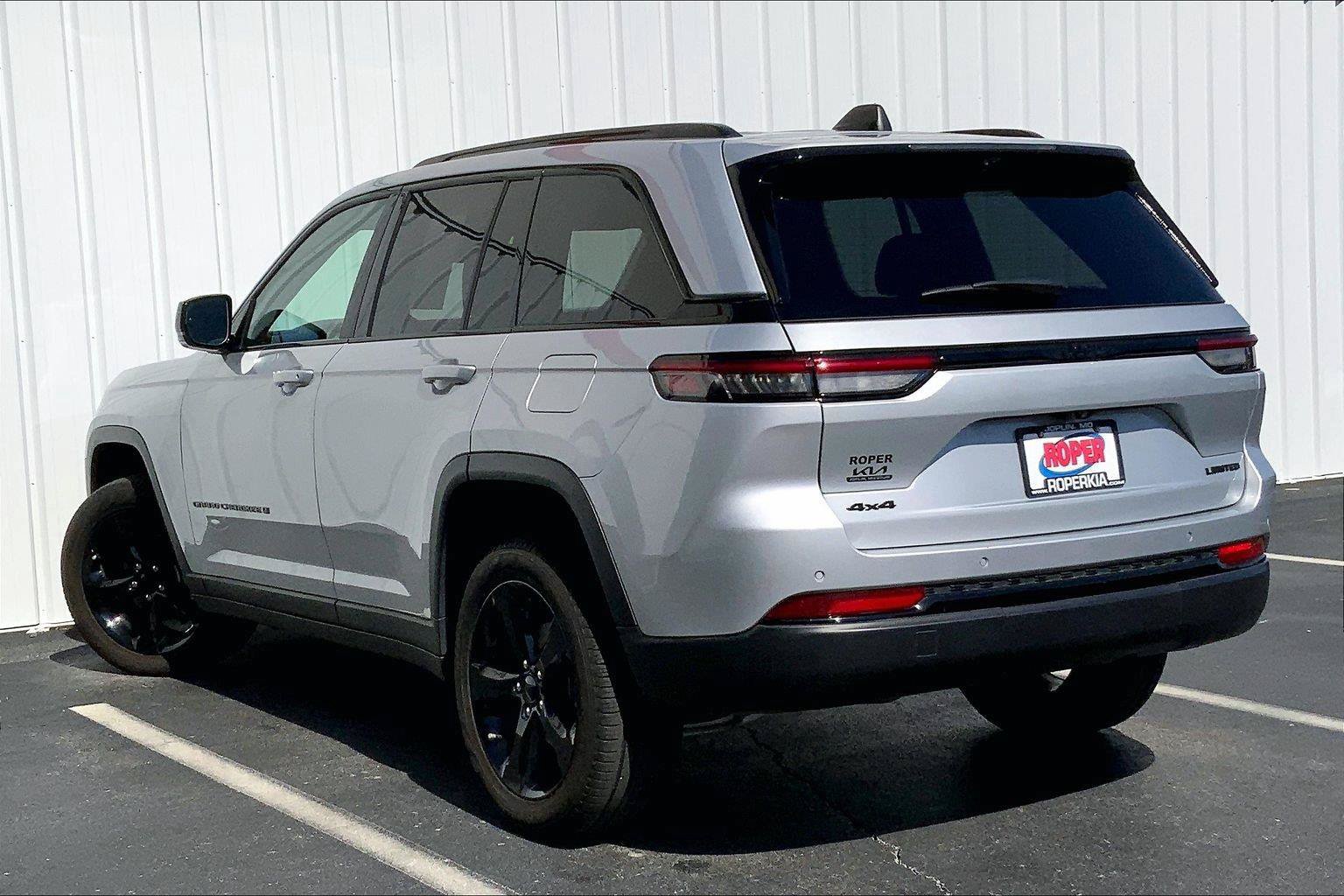 Used 2024 Jeep Grand Cherokee Limited w/ Luxury Tech Group II AWD/4WD image 10