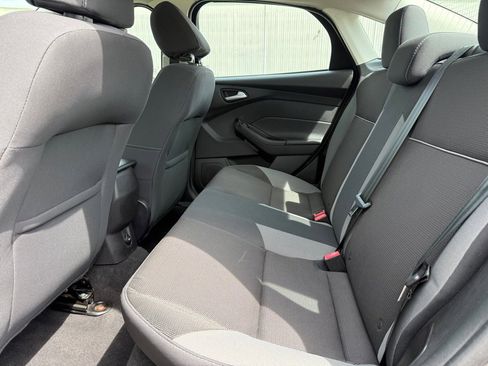 Used 2014 Ford Focus SE w/ SE Winter Package FWD image 11