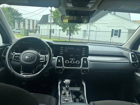 Certified 2021 Kia Sorento LX FWD image 3