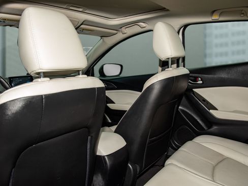 Used 2018 MAZDA MAZDA3 Grand Touring image 18