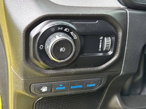 Used 2024 Jeep Wrangler Unlimited image 28