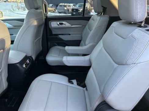 Used 2025 Ford Explorer Active w/ Active Comfort Package image 24