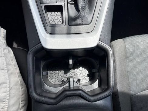 Used 2025 Toyota RAV4 XLE AWD/4WD image 19