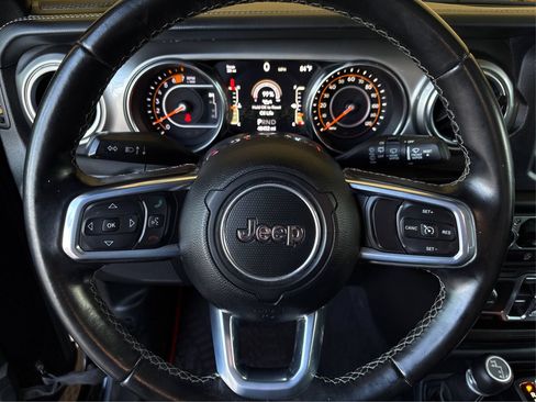 Used 2020 Jeep Wrangler Unlimited Sahara AWD/4WD image 19