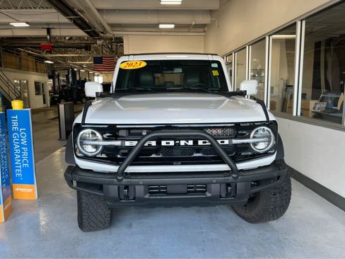 Used 2023 Ford Bronco Outer Banks w/ Sasquatch Package AWD/4WD image 3