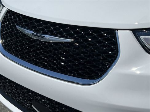 New 2026 Chrysler Pacifica Select image 16