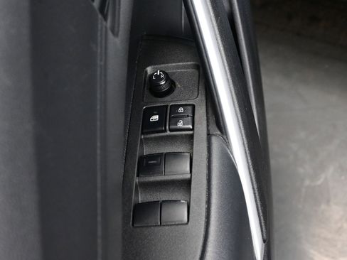 Used 2022 Toyota Corolla Cross LE w/ Moonroof Package image 10