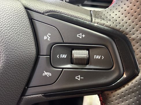 Used 2025 Chevrolet Trax RS w/ Driver Confidence Package FWD image 23